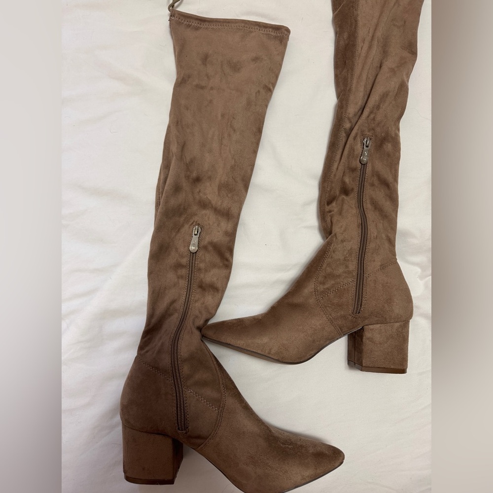 B2X Thigh High Heeled Boots Size 7 Suede